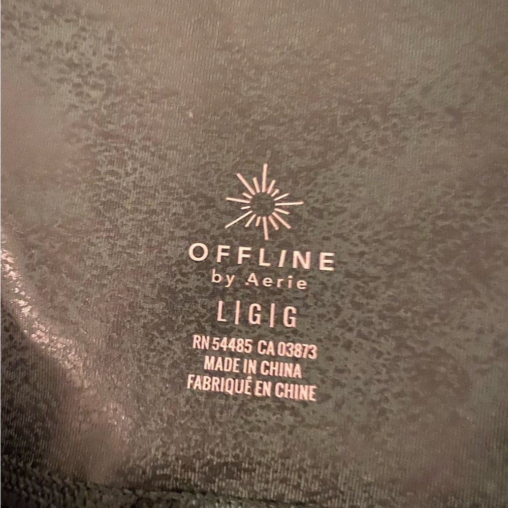 NWOT Green aerie shine crackle leggings
